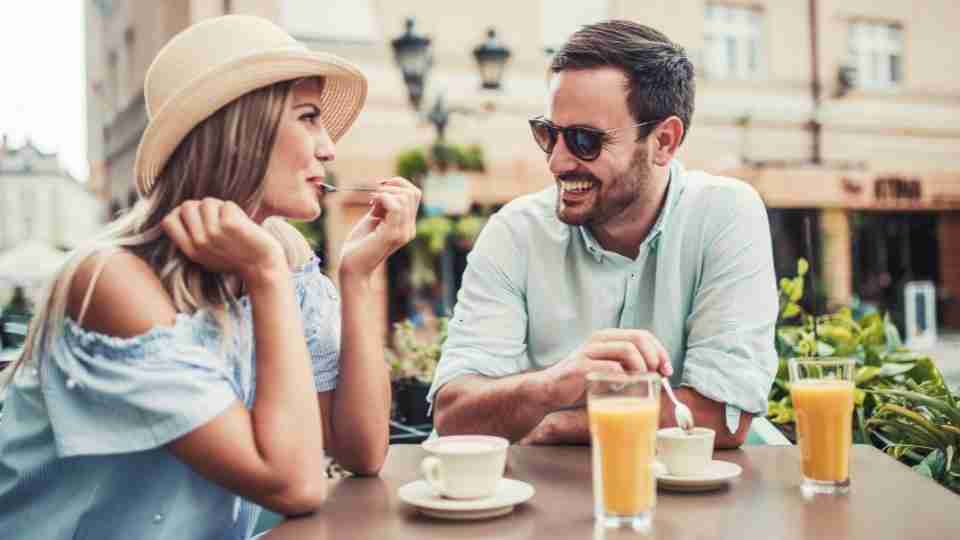 How to Tell if a Guy Likes You (60+ Signs & 10 Signs he doesn’t like you)