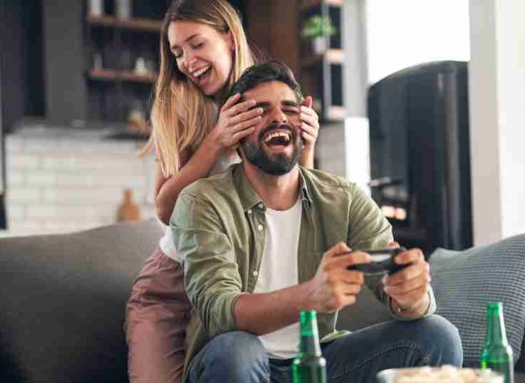 50+ Couple Games to Spice-Up the Game Night With Your Main!