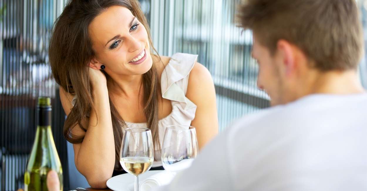 How to Start a Conversation With a Guy [100 Conversation Starters]