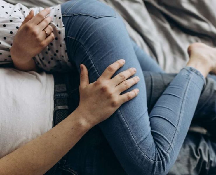 How to Cuddle - An in-depth Guide with 40+ Cuddling Positions 