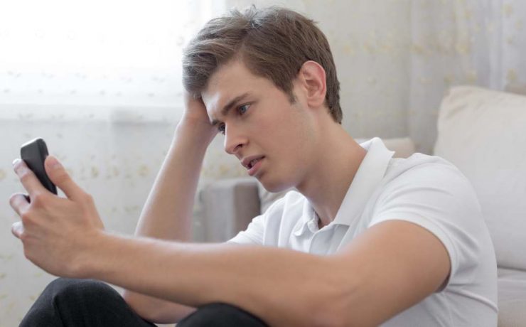17 Miserable Signs Your Boyfriend Is Losing Interest Through Text