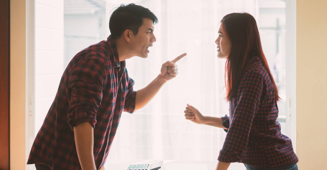 15 Major Red Flags Before Moving In Together - With Solutions!