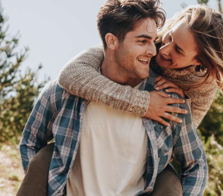 15 Serious Signs Someone Is Infatuated With You - And Not In Love