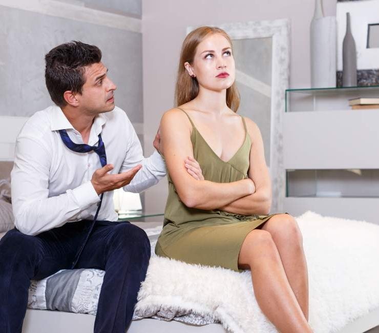 20 Alarming Signs Of A Narcissistic Wife You Must Be Aware Of!