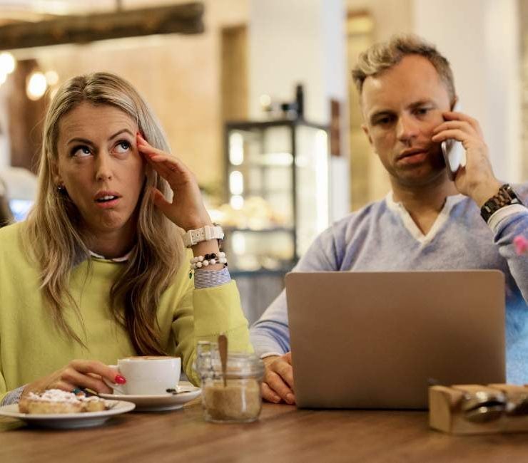 Dating a Workaholic – Signs & Tips to Build a Healthy Bond