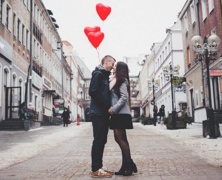 First Date Kiss Or Hug Make A Choice With 20 Pros And Cons