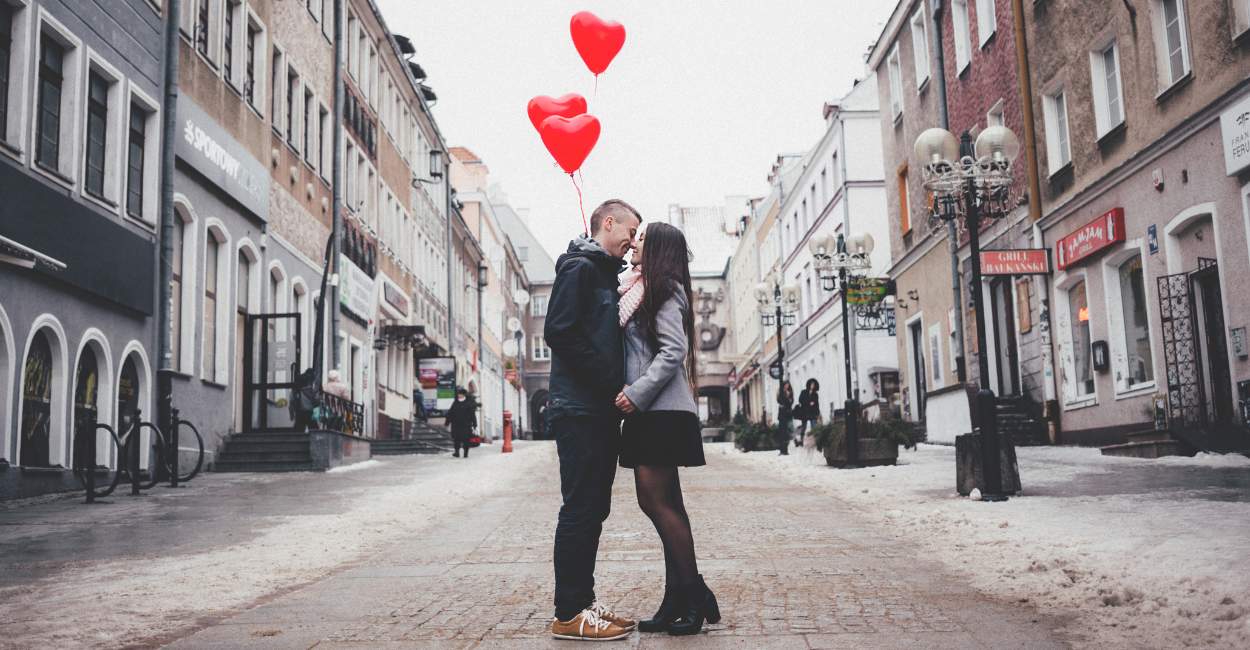 First Date Kiss: Pros and Cons